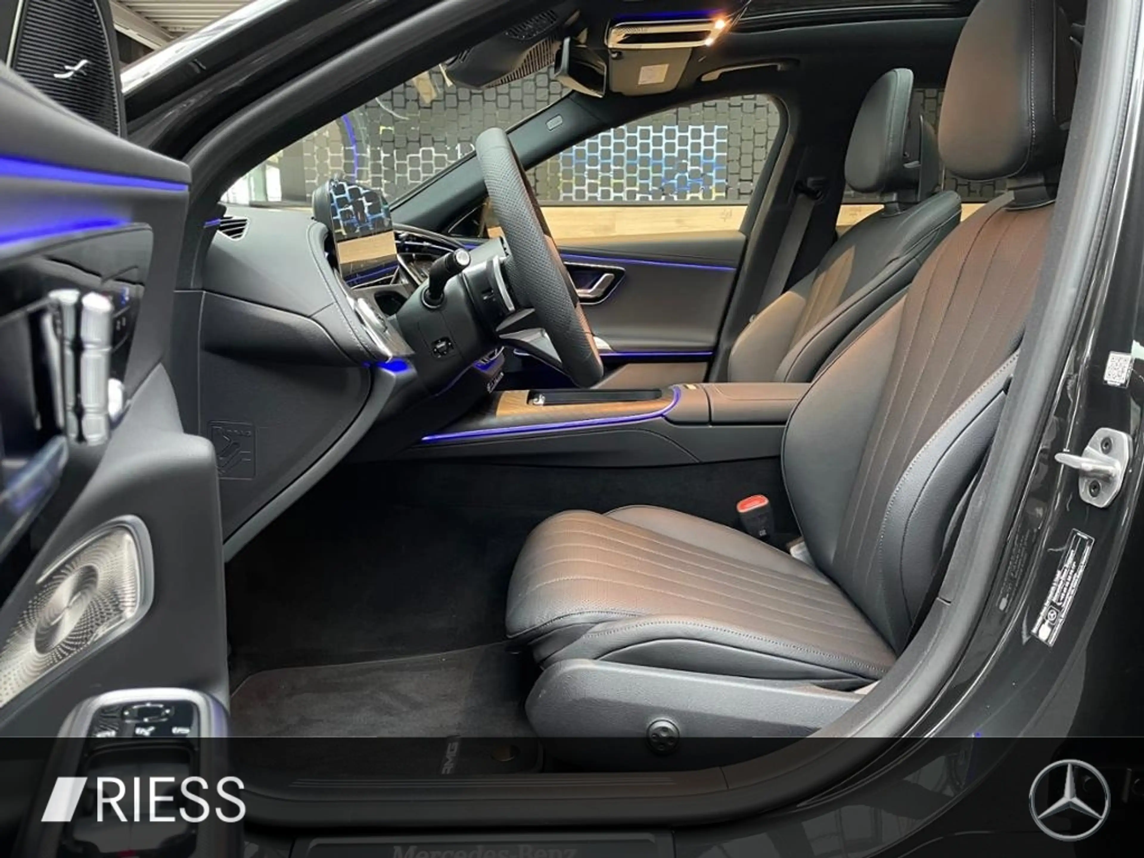 Mercedes-Benz E 220 d 4MATIC T-Modell 360 ACC AHK AUT Bel.Sitz — photo 4