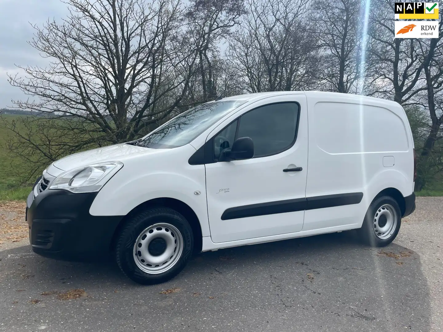 Peugeot Partner 120 1.6 BlueHDi 75 L1 Première NAVIGATIE-AIRCO-CRU Weiß - 1