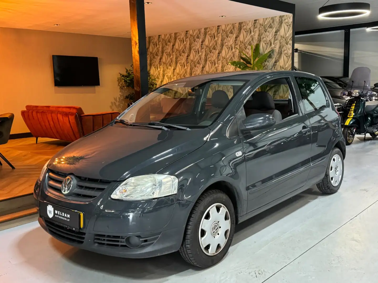 Volkswagen Fox 1.2 Trendline Trekhaak Airco Elek ramen Nieuwe APK Grijs - 2