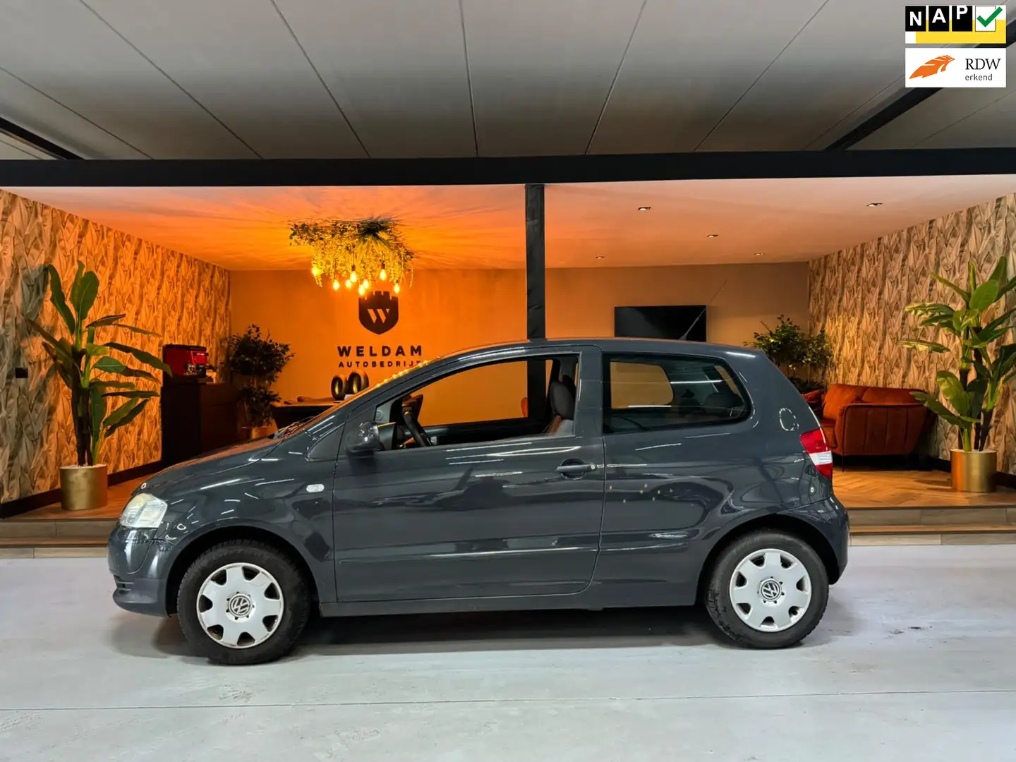 Volkswagen Fox 1.2 Trendline Trekhaak Airco Elek ramen Nieuwe APK Grijs - 1