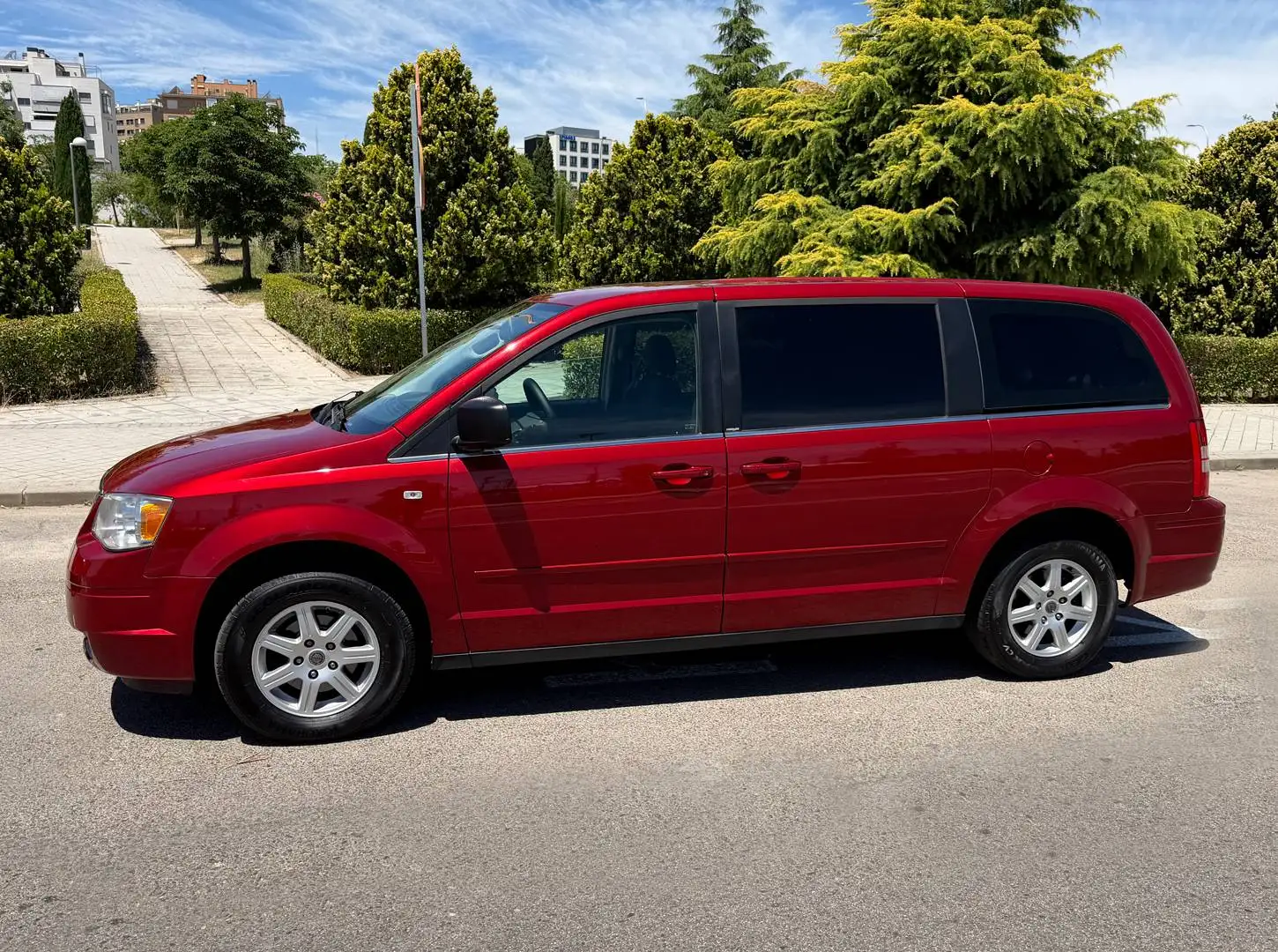 Chrysler Grand Voyager LX Confort Grand Voyager 2.8CRD LX Confort Aut. Burdeos - 2