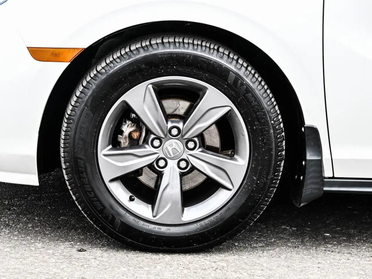 Honda Odyssey снимка Honda Odyssey