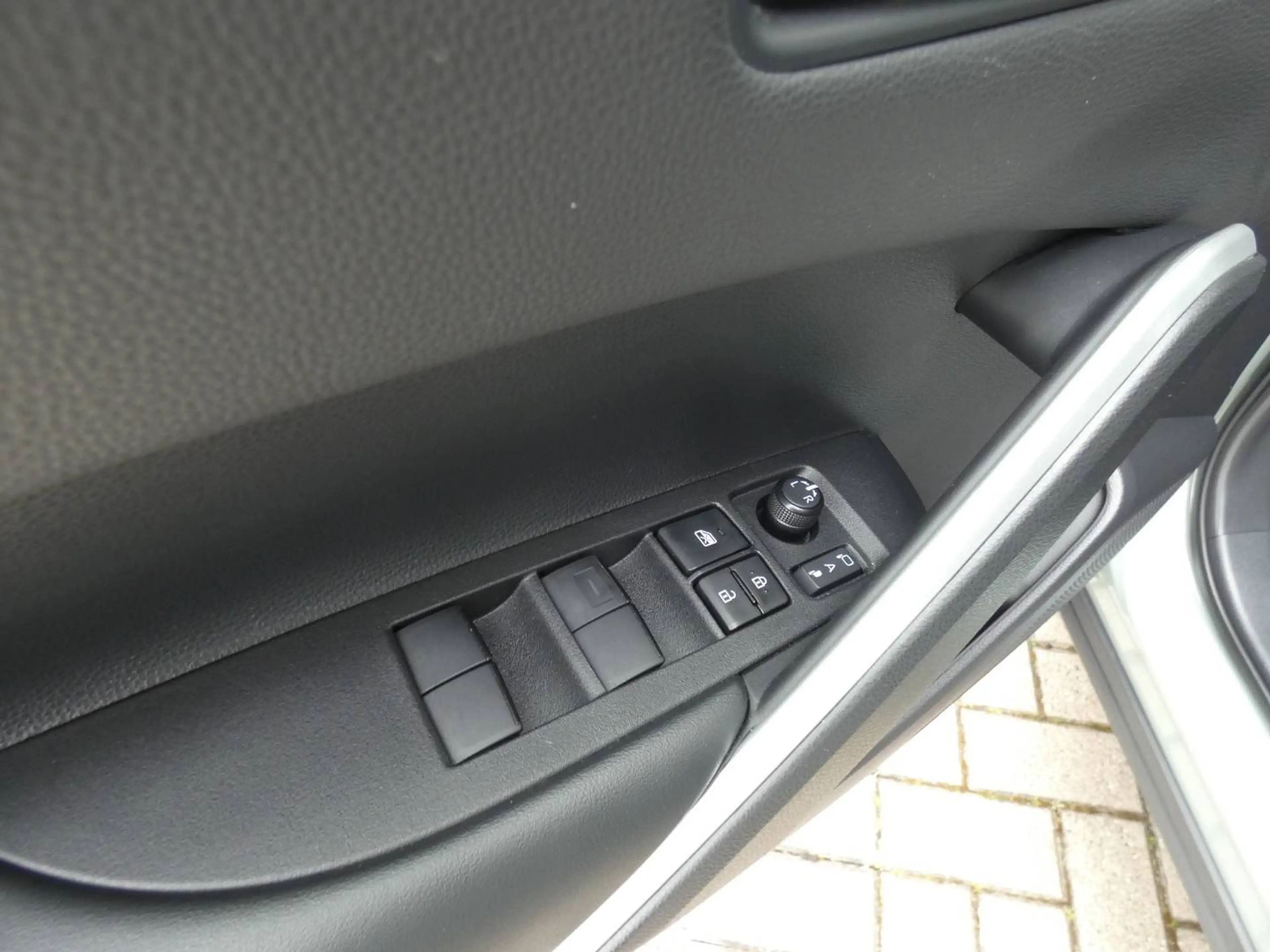 Toyota Corolla Cross 1.8 Hybrid 140PK +Dodehoek +Parkeersensoren +Zetelverwarming +Stuurwielverwarming — photo 10