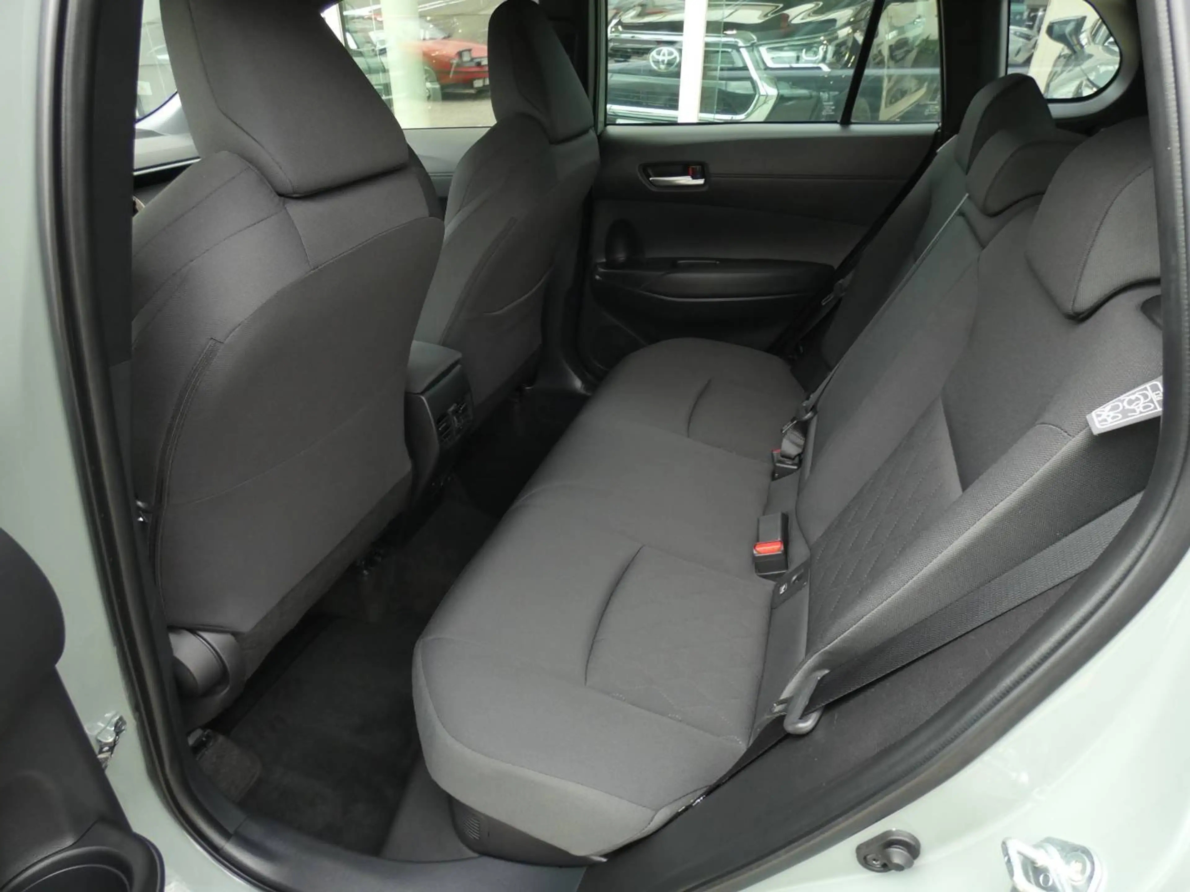 Toyota Corolla Cross 1.8 Hybrid 140PK +Dodehoek +Parkeersensoren +Zetelverwarming +Stuurwielverwarming — photo 7