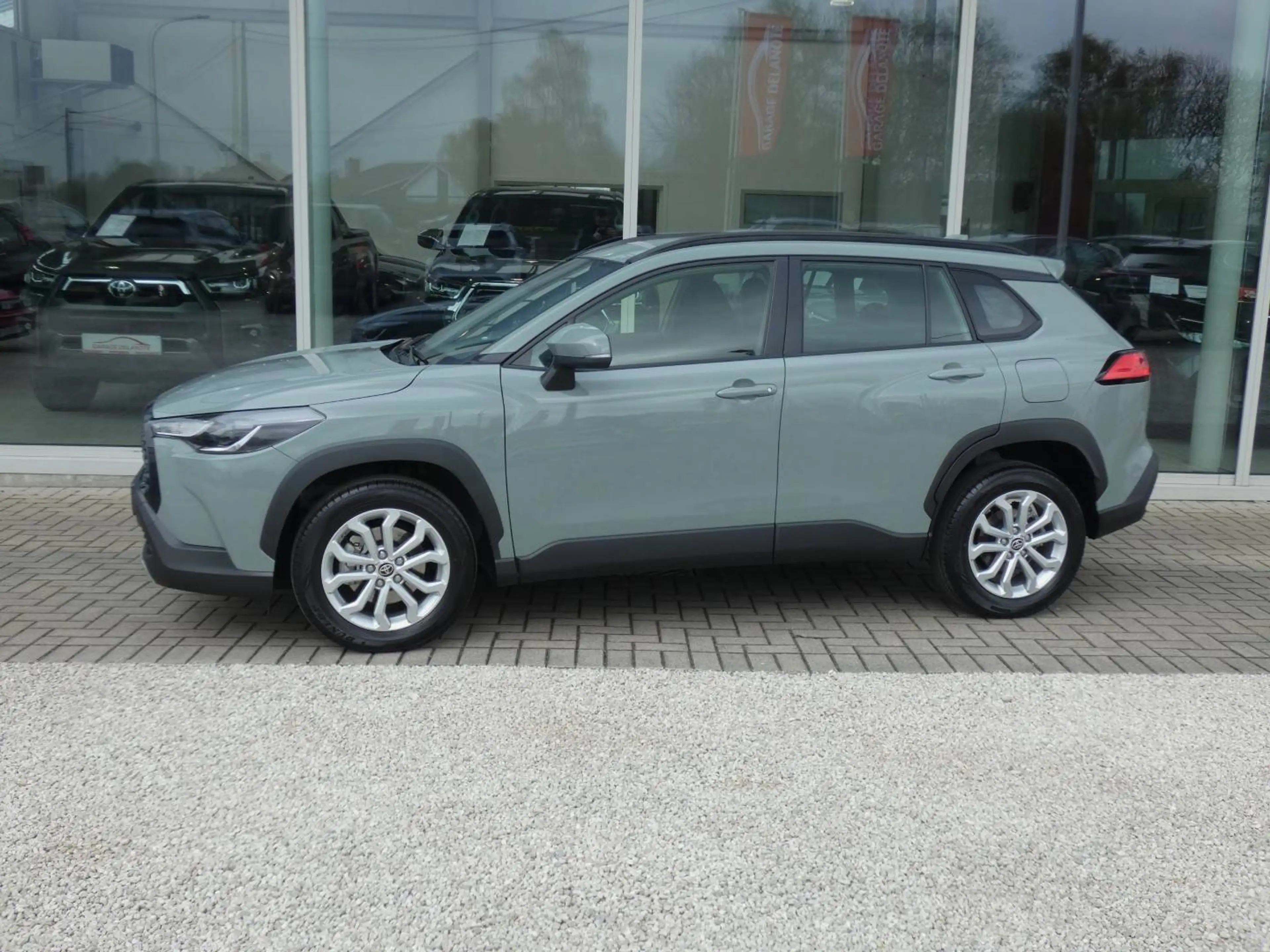 Toyota Corolla Cross 1.8 Hybrid 140PK +Dodehoek +Parkeersensoren +Zetelverwarming +Stuurwielverwarming — photo 4