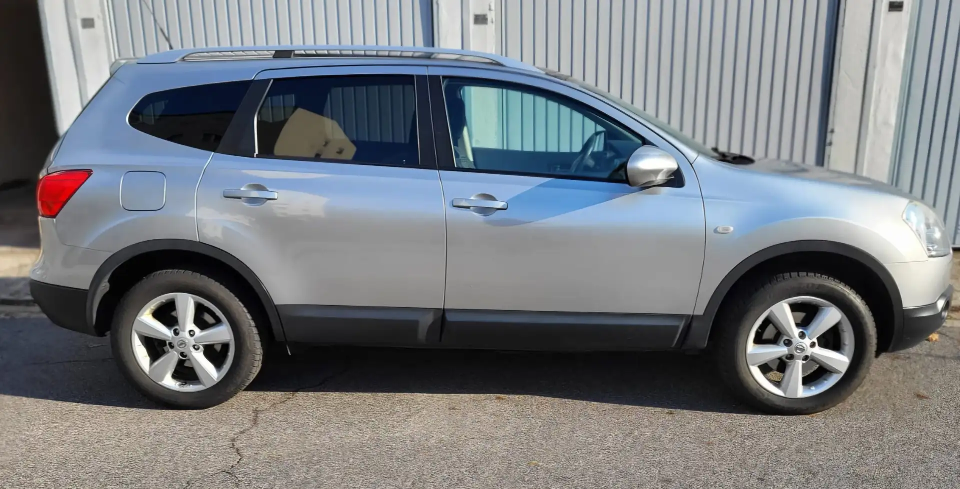 Nissan Qashqai+2 2.0  141 PS  7 Sitzer Silber - 2