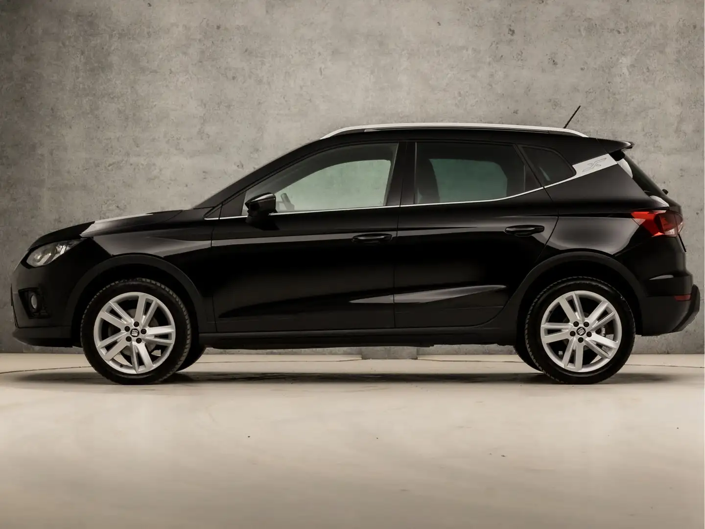 SEAT Arona 1.0 TSI FR Sport Automaat (APPLE CARPLAY, GROOT NA Zwart - 2