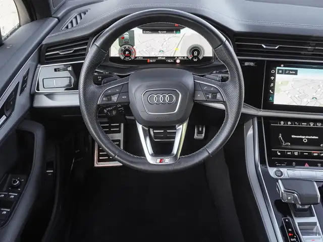 Audi Q7 view 12