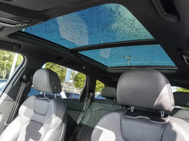 Audi Q7 view 8