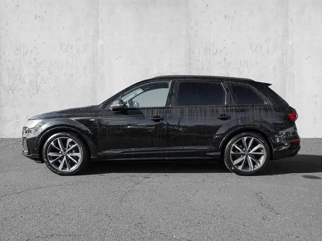 Audi Q7 view 5