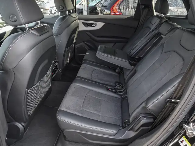 Audi Q7 view 18