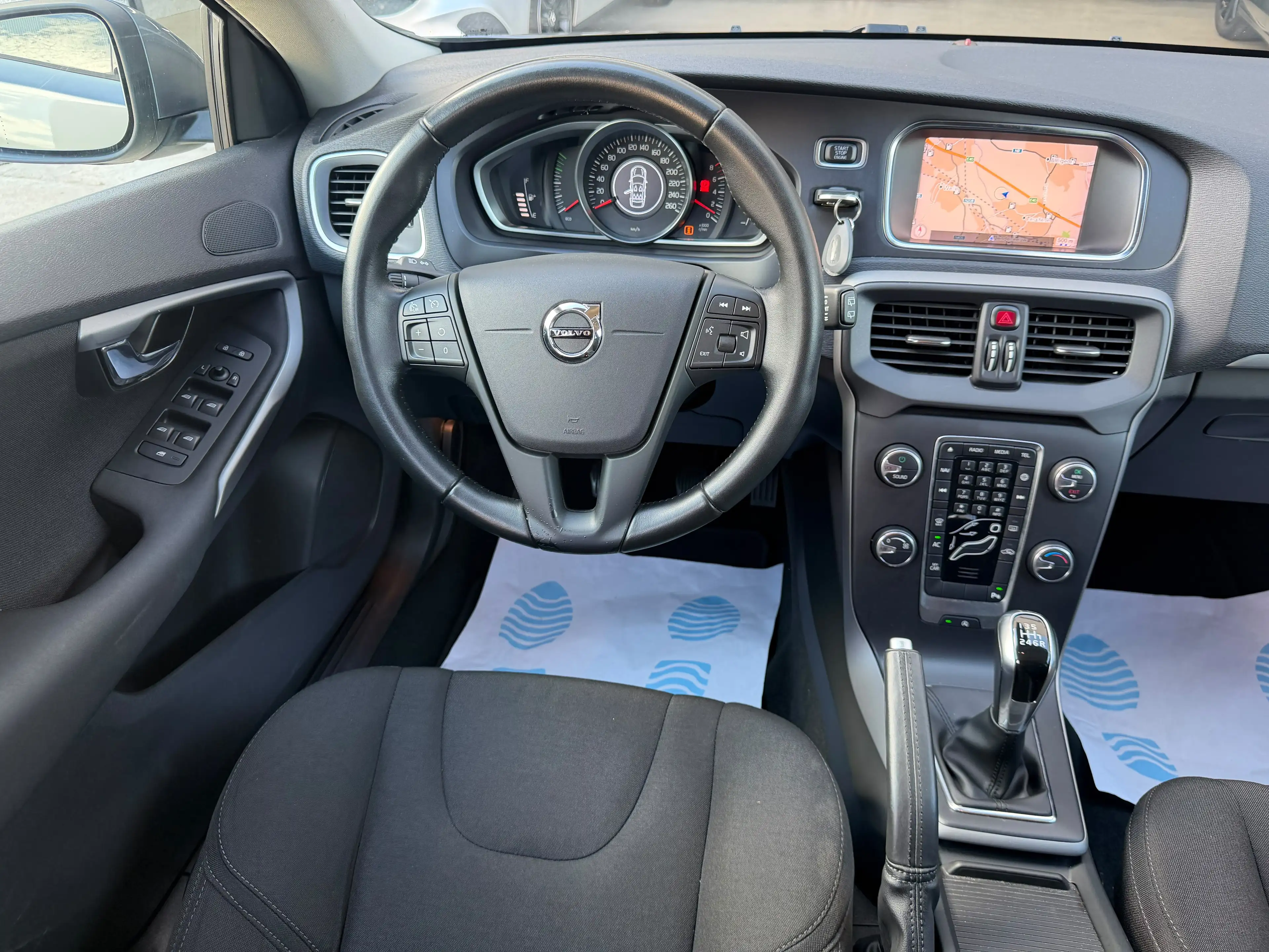 Volvo V40 V40 2.0 T2 Eco Essence 2018 GARANTIE 12 Mois 80000km — photo 6