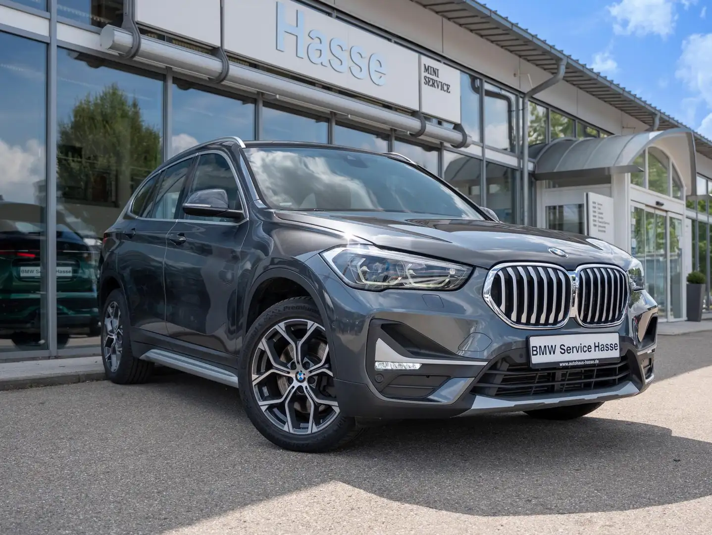BMW X1 xDr 25d xLine DrA+ AHK KAMERA adLED NAVI+ HUD Grijs - 2