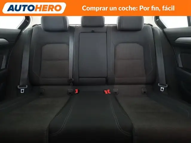 Volkswagen Passat view 16