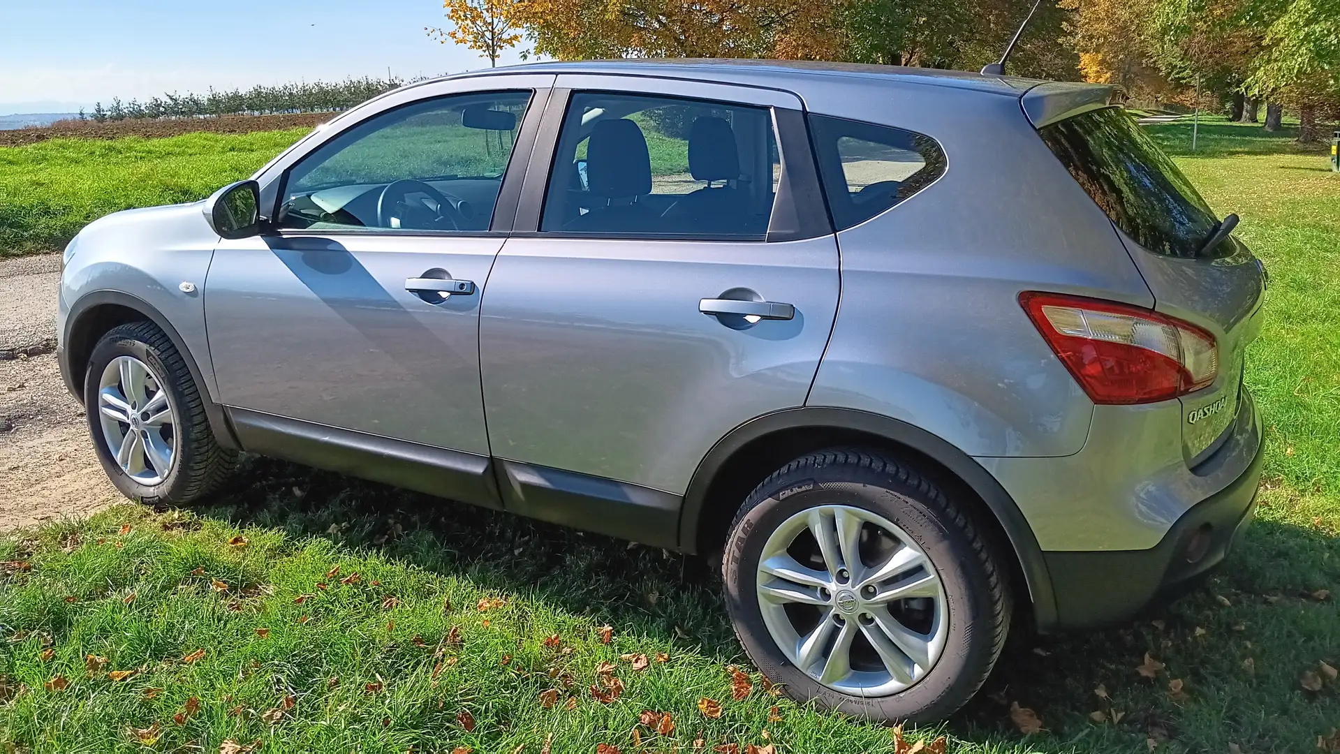 Nissan Qashqai Qashqai 2.0 4 x 4 CVT acenta Šedá - 2