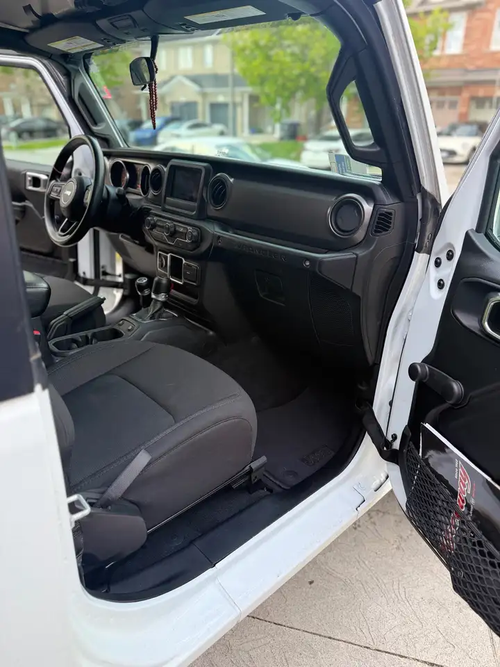 Jeep Wrangler снимка Jeep Wrangler