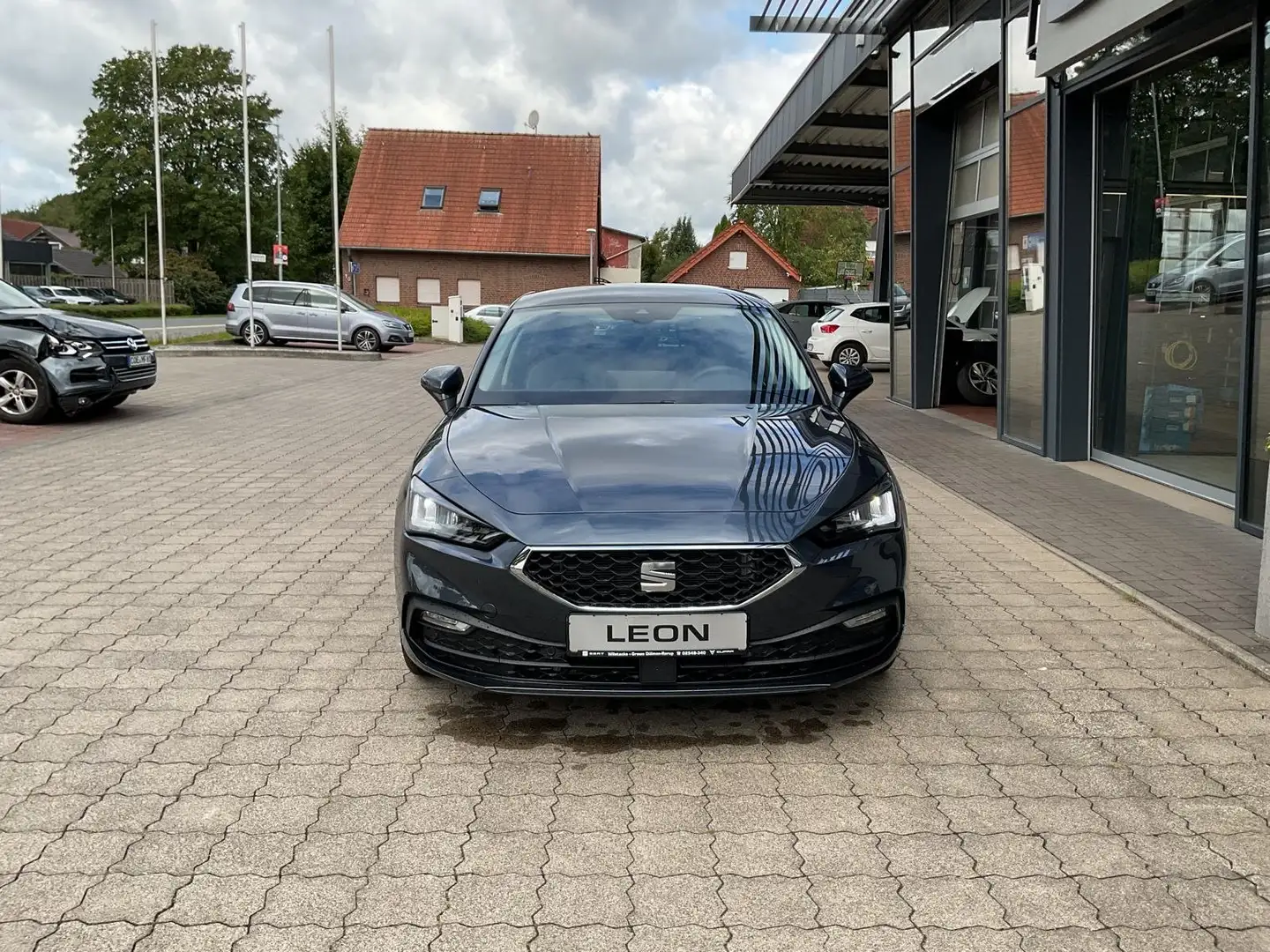 SEAT Leon 1.5 TSI 110 kW Style Edition Grau - 2