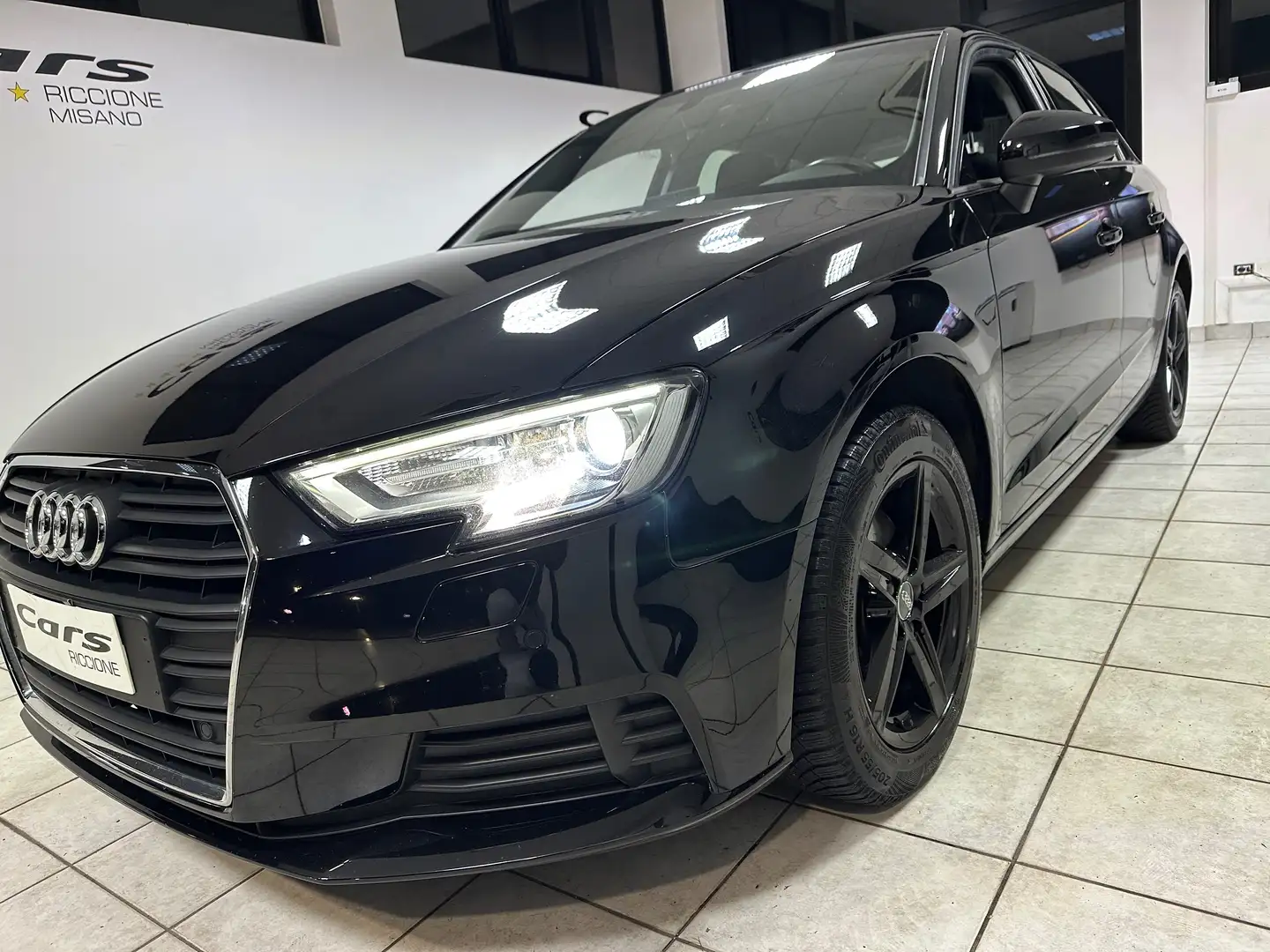 Audi A3 2019 30 1.6 Tdi DESIGN Schwarz - 1