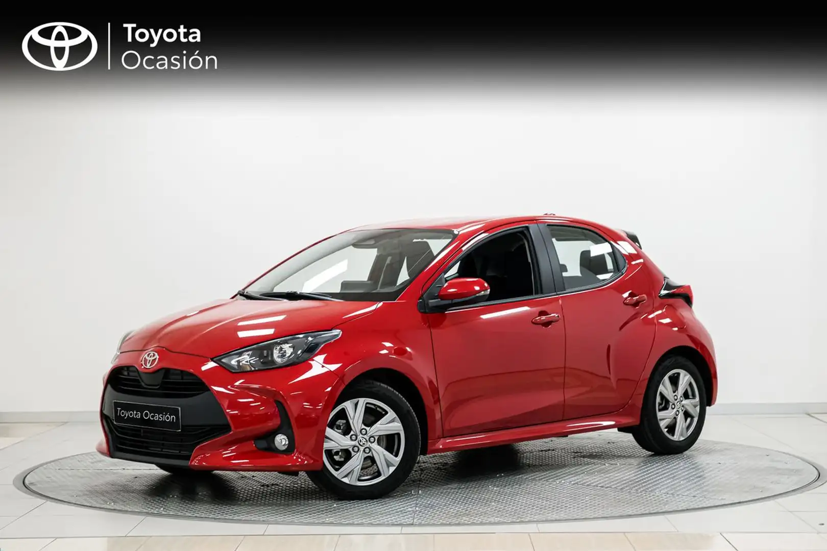 Toyota Yaris Hibrido 120H Active Plus Rojo - 1