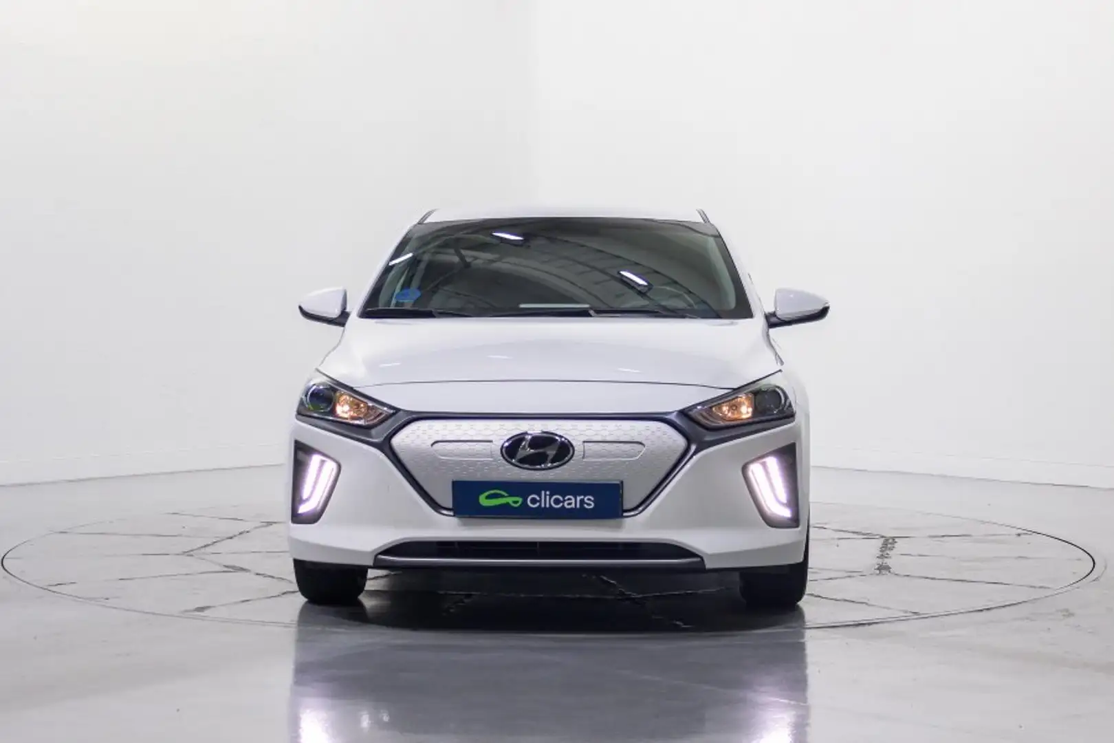 Hyundai IONIQ EV 100kW Klass Белый - 2