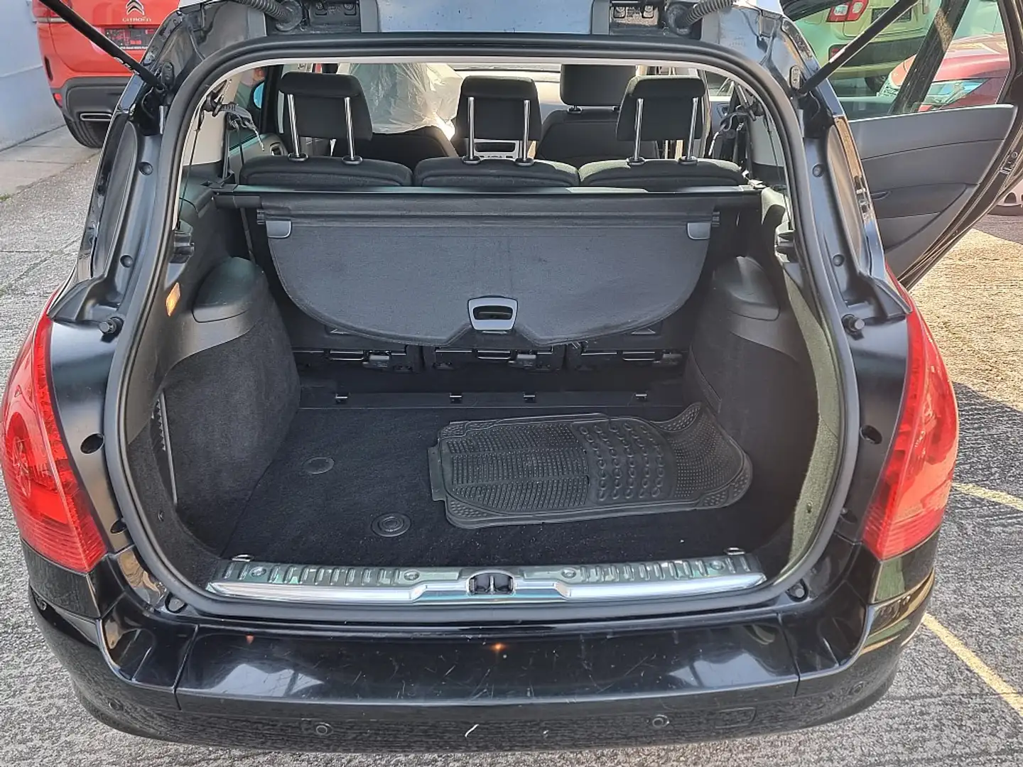 Peugeot 308 SW 1,6 HDi 95 Professional Line Zwart - 2