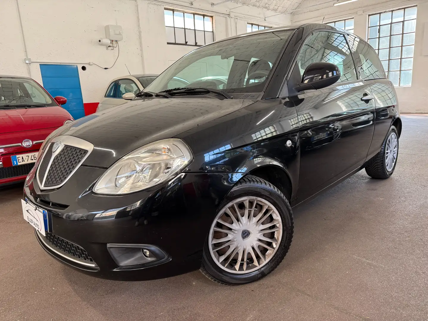 Lancia Ypsilon Ypsilon 1.2 8v Argento Nero - 1