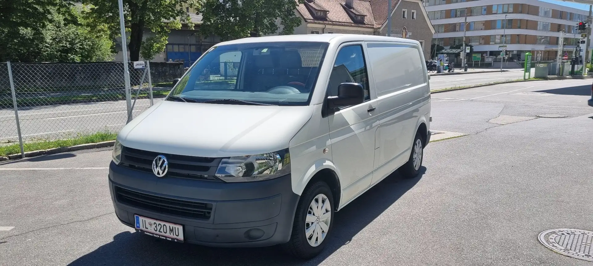 Volkswagen T5 1.9 TDI CAMPER - 1
