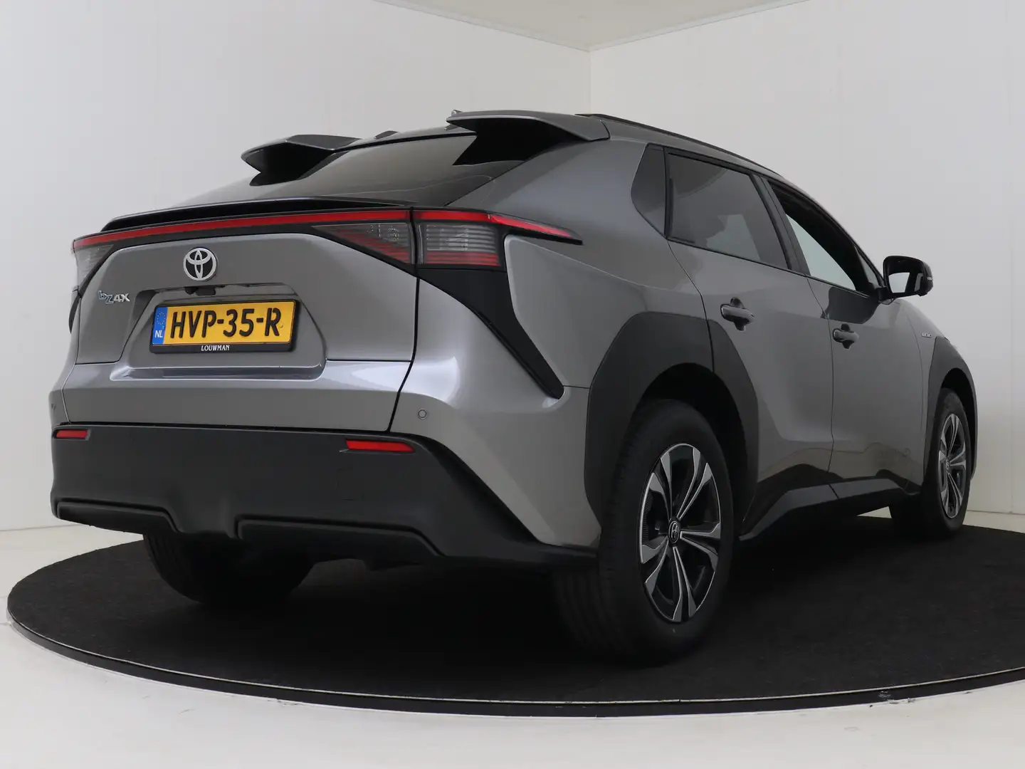 Toyota bZ4X Dynamic 71 kWh | DEMO & DIRECT LEVERBAAR | RUIM € Grijs - 2