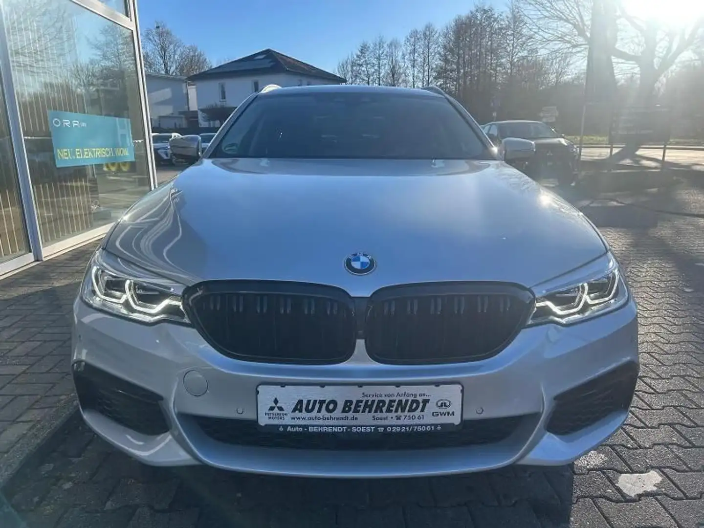 BMW 530 i Touring Luxury-Line *Head-up*Schiebedach* Silber - 2
