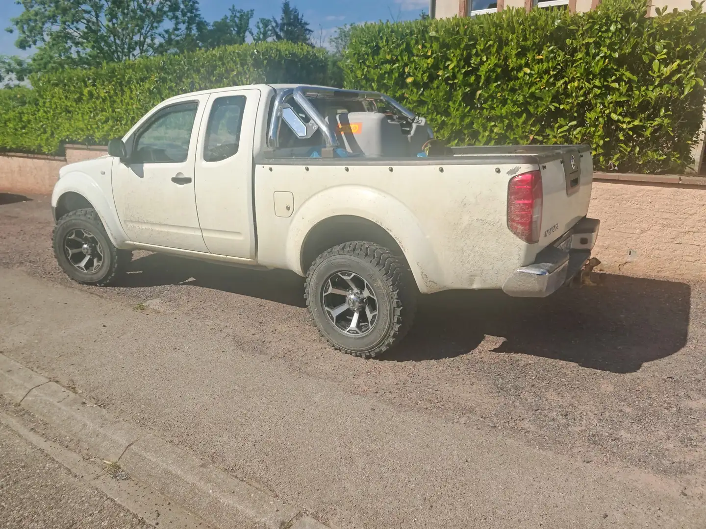 Nissan Navara 2.5 dCi 171 ch King Cab SE - 1