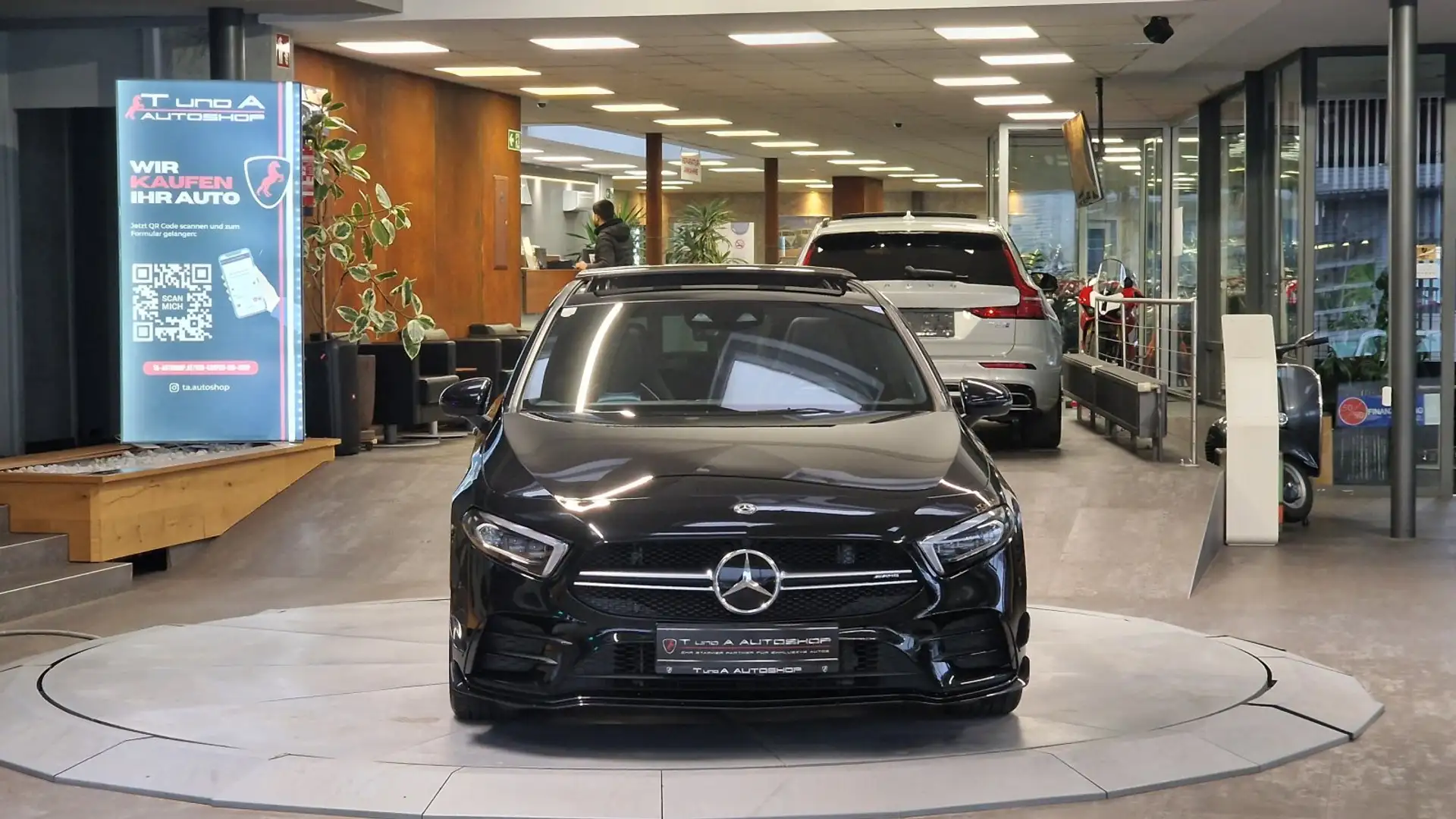 Mercedes-Benz A 35 AMG 4-Matic Aut. *Head-up*Pano*Burmester*Kamera* Schwarz - 2
