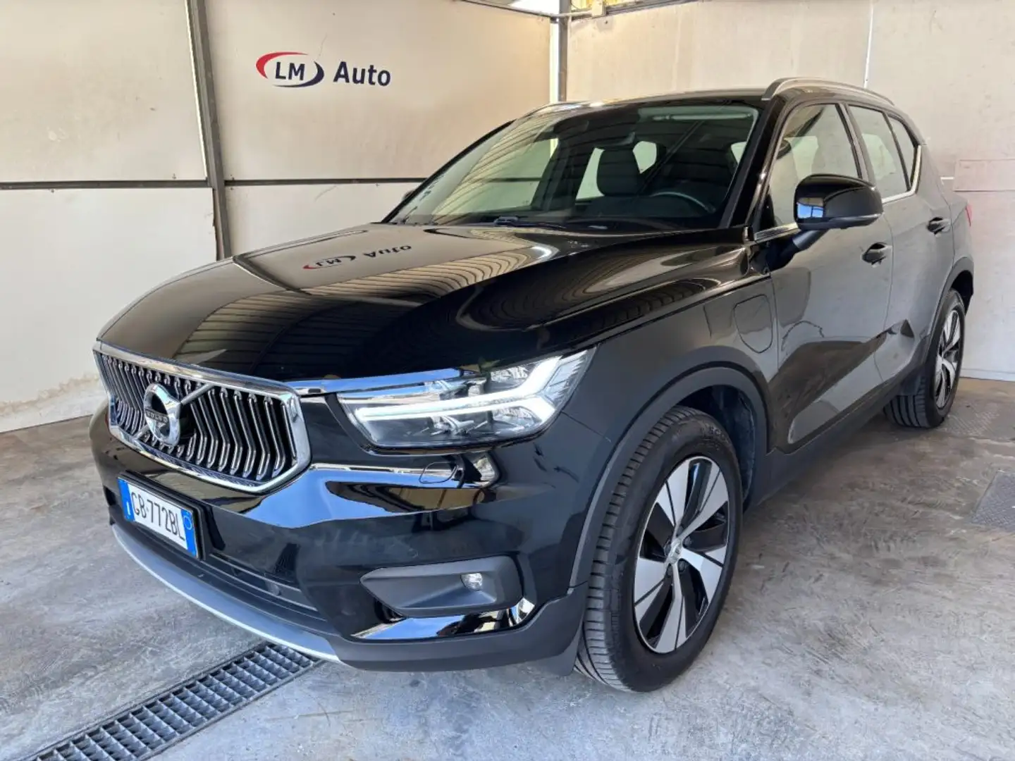 Volvo XC40 T5 Recharge Plug-in Hybrid Inscription Grijs - 1
