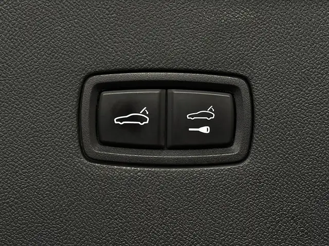 Porsche Cayenne view 22