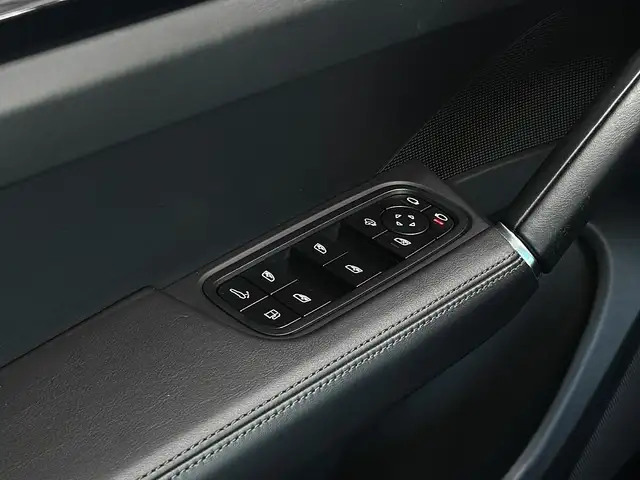 Porsche Cayenne view 19
