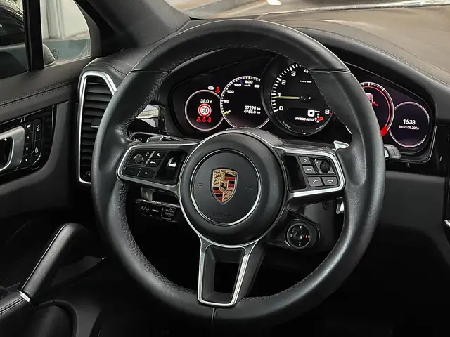 Porsche Cayenne view 11