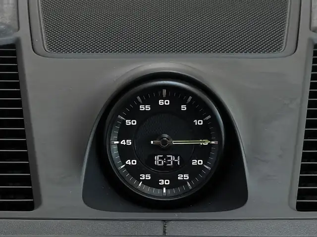 Porsche Cayenne view 18
