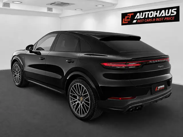 Porsche Cayenne view 3