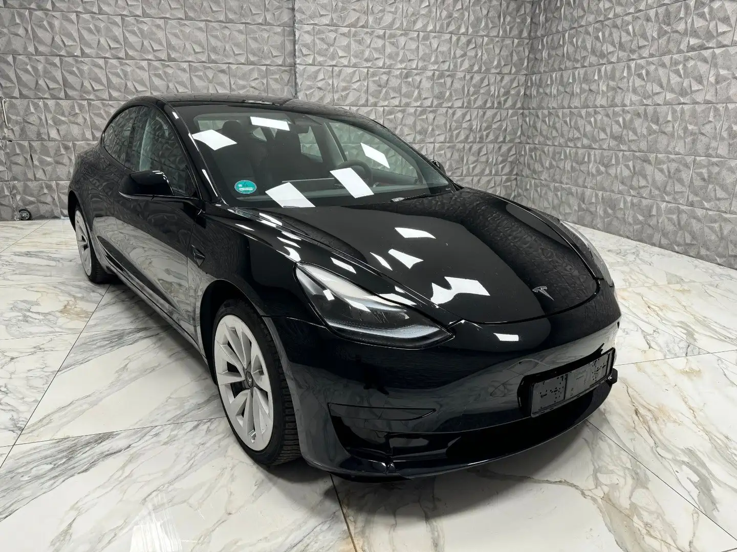 Tesla Model 3 Long Range RWD Schwarz - 1