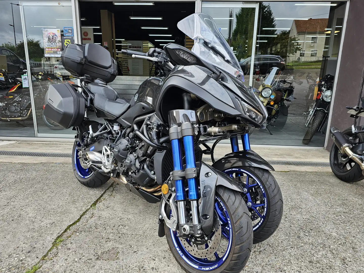 Yamaha Niken Gris - 2