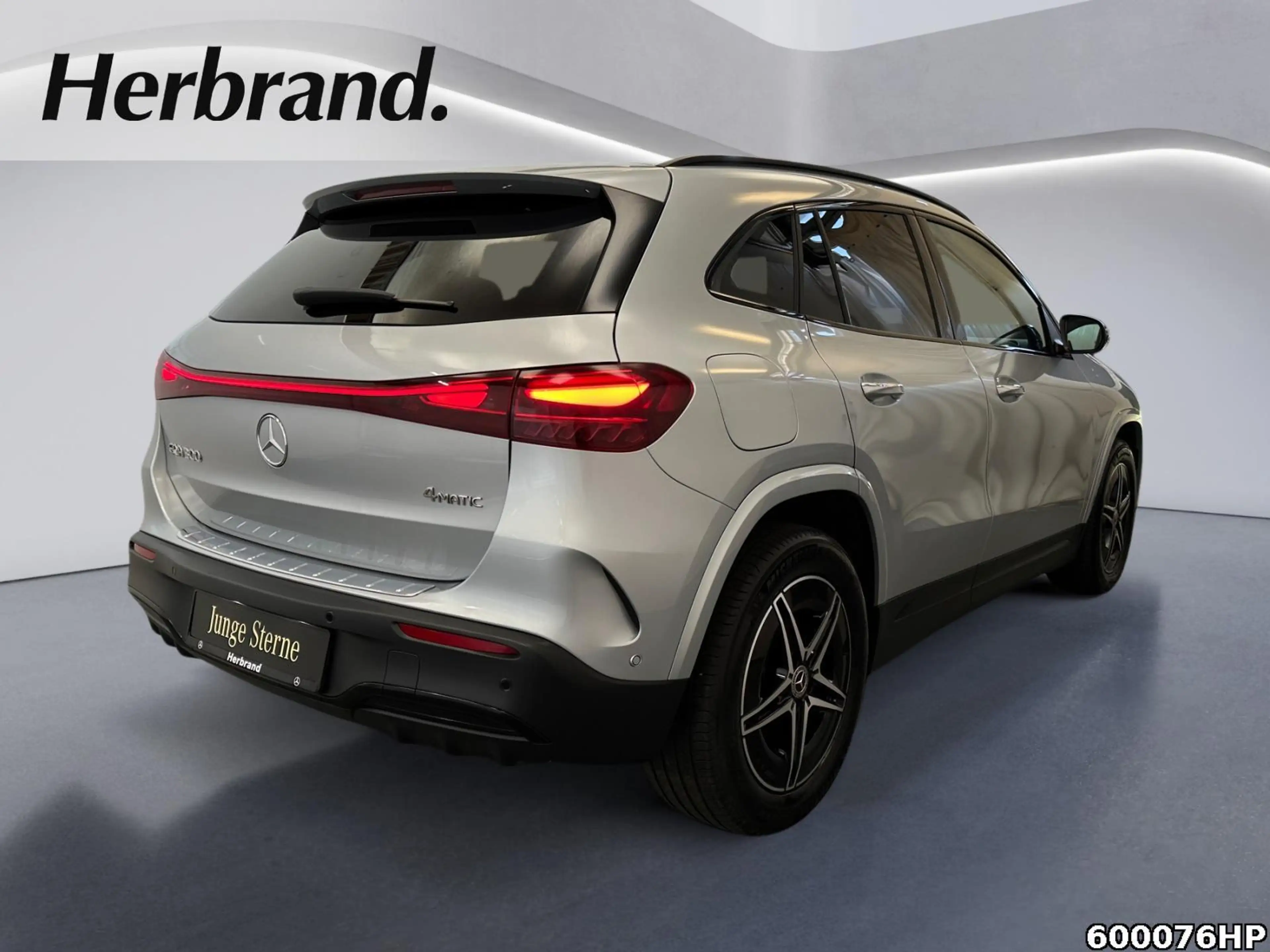 Mercedes-Benz EQA 300 4M AMG  AHK Night 360° DISTRONIC KEYLESS — photo 3