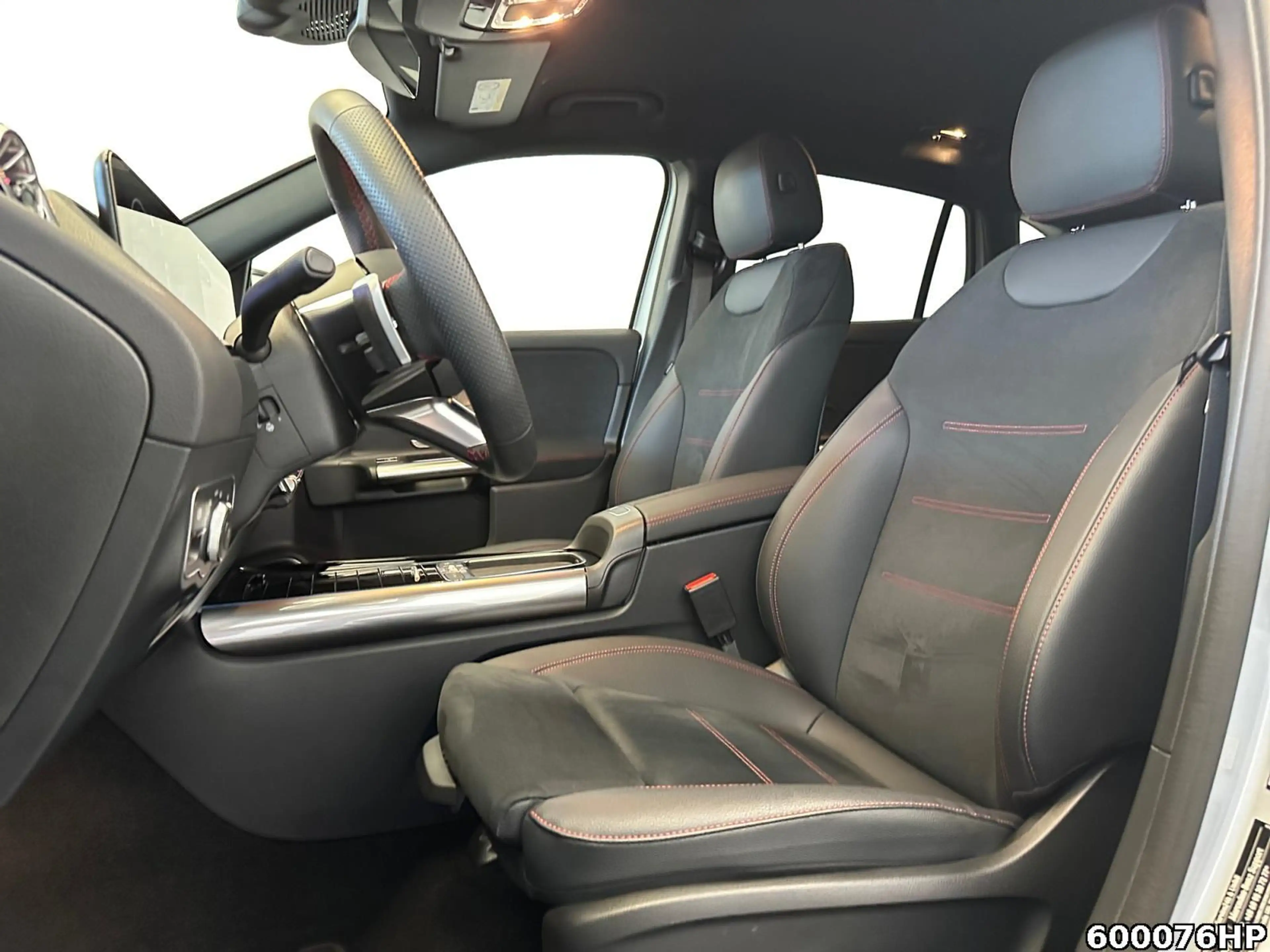 Mercedes-Benz EQA 300 4M AMG  AHK Night 360° DISTRONIC KEYLESS — photo 10