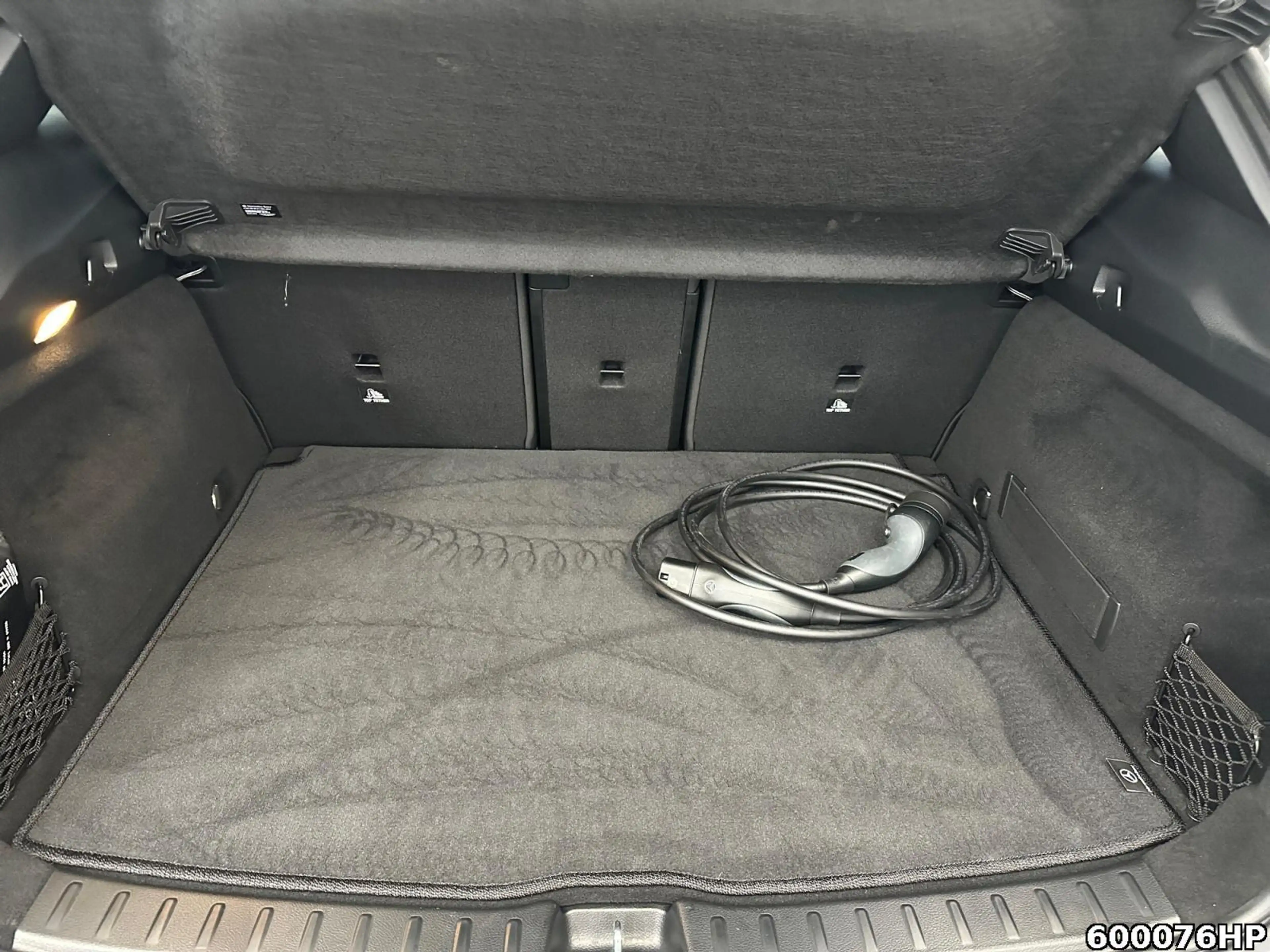 Mercedes-Benz EQA 300 4M AMG  AHK Night 360° DISTRONIC KEYLESS — photo 6