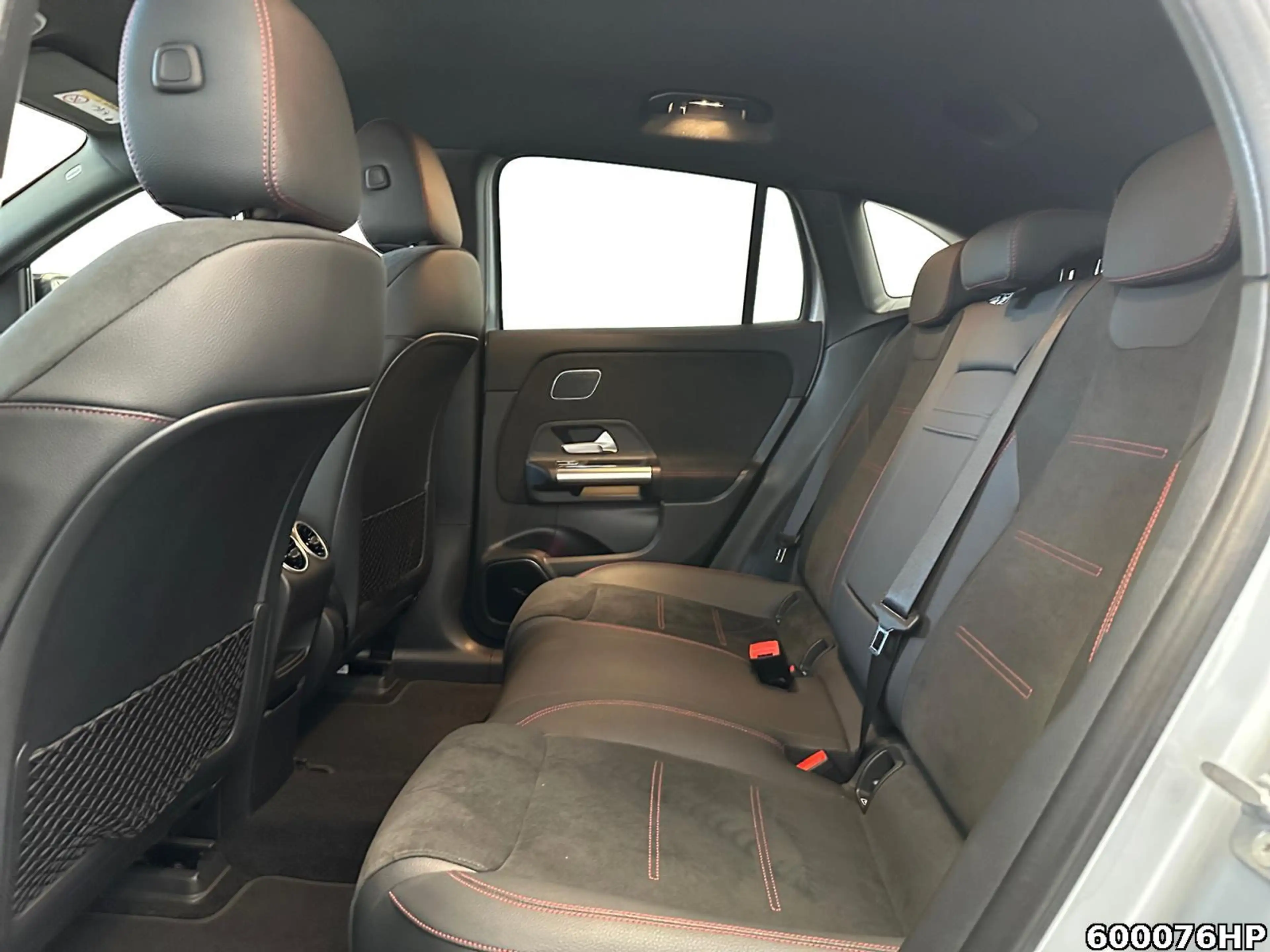 Mercedes-Benz EQA 300 4M AMG  AHK Night 360° DISTRONIC KEYLESS — photo 11