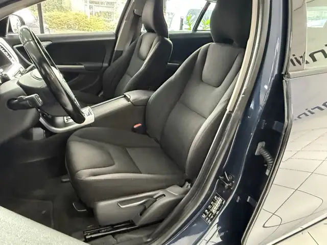Volvo V60 view 25