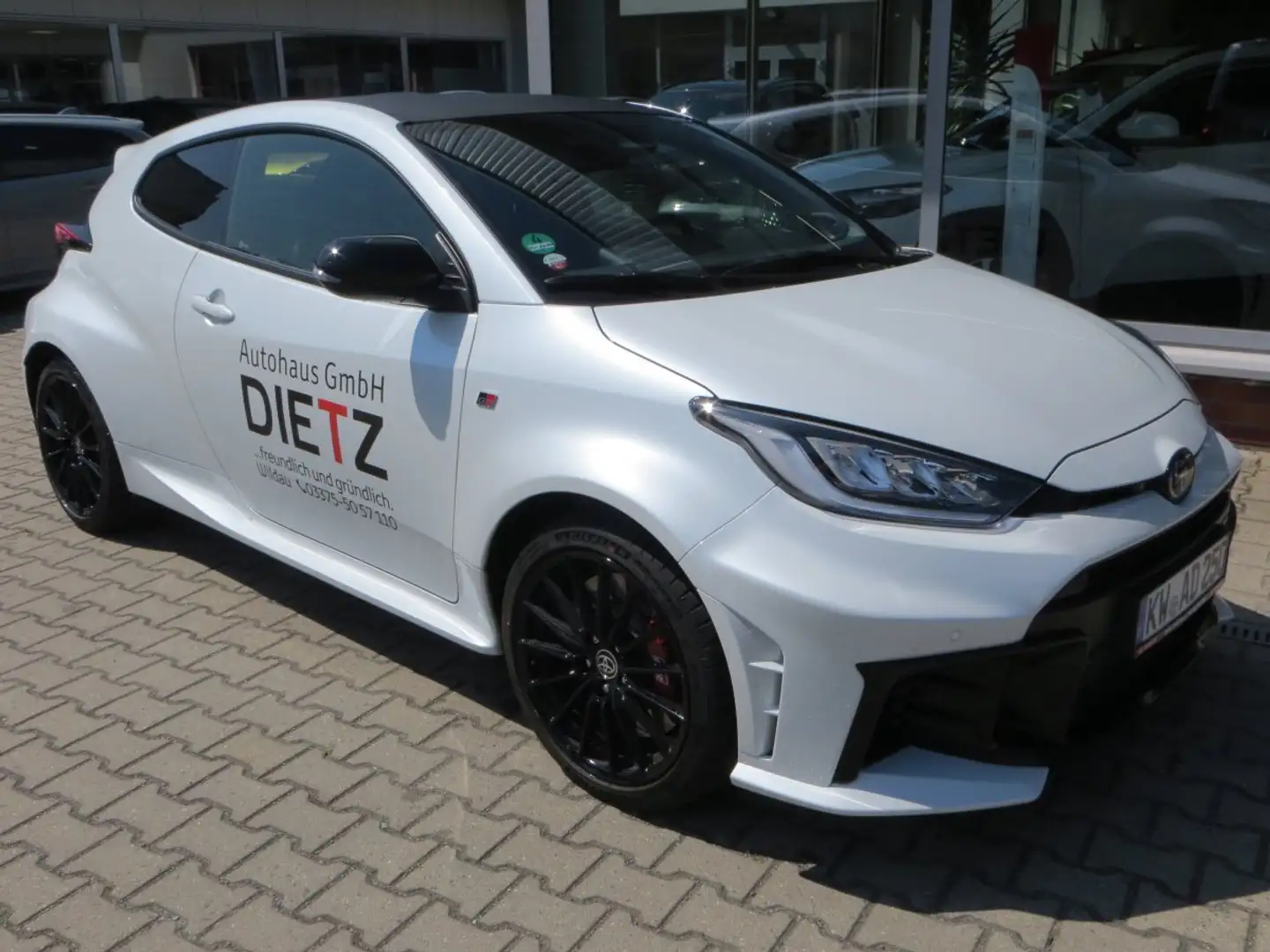 Toyota Yaris 1.6 Turbo GR Wit - 2