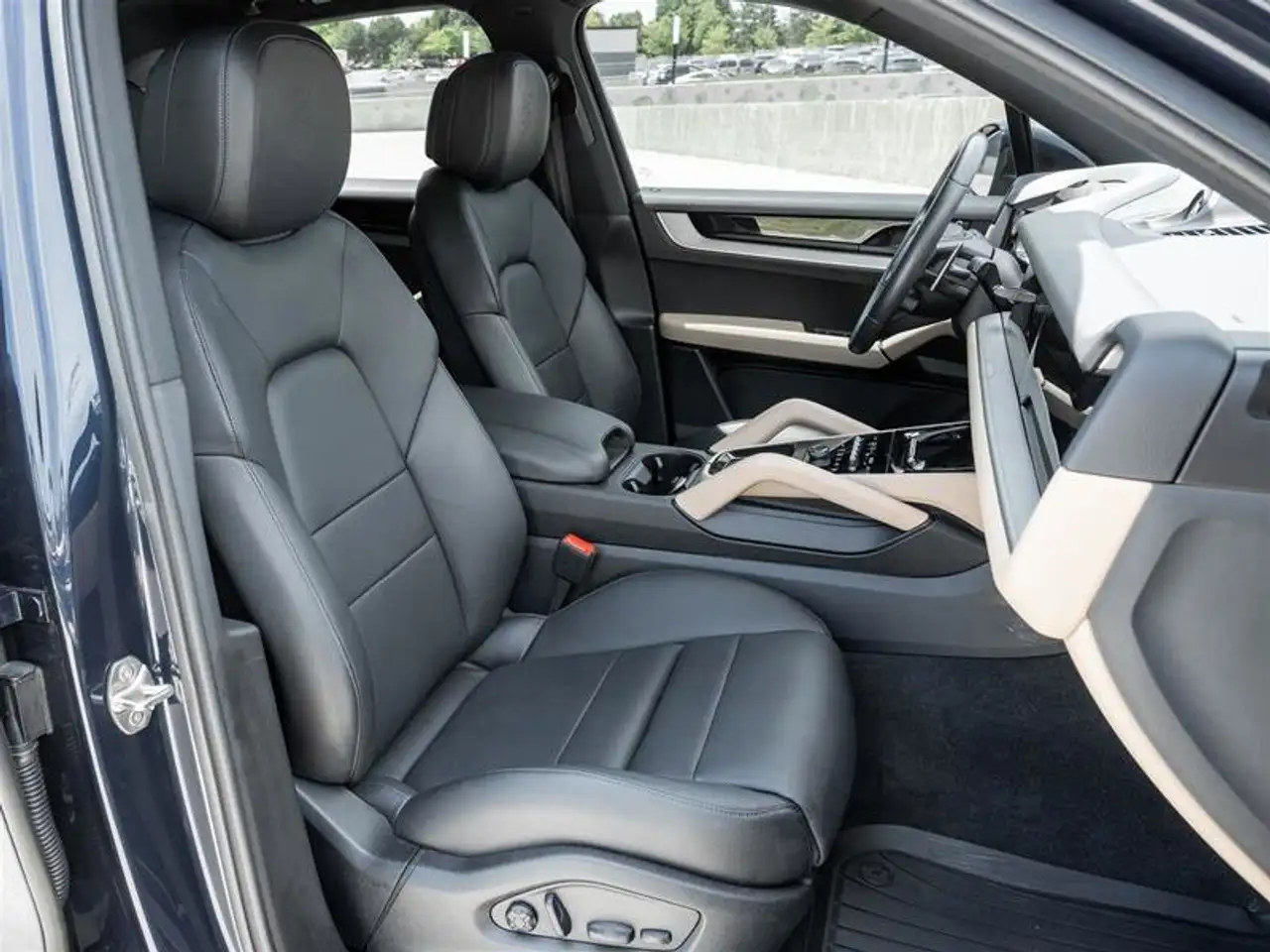 Porsche Cayenne снимка Porsche Cayenne