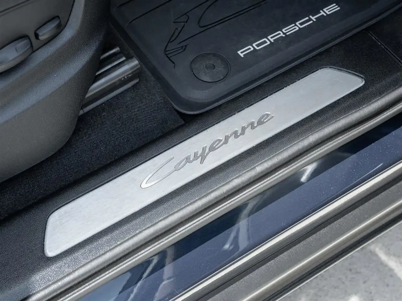 Porsche Cayenne снимка Porsche Cayenne