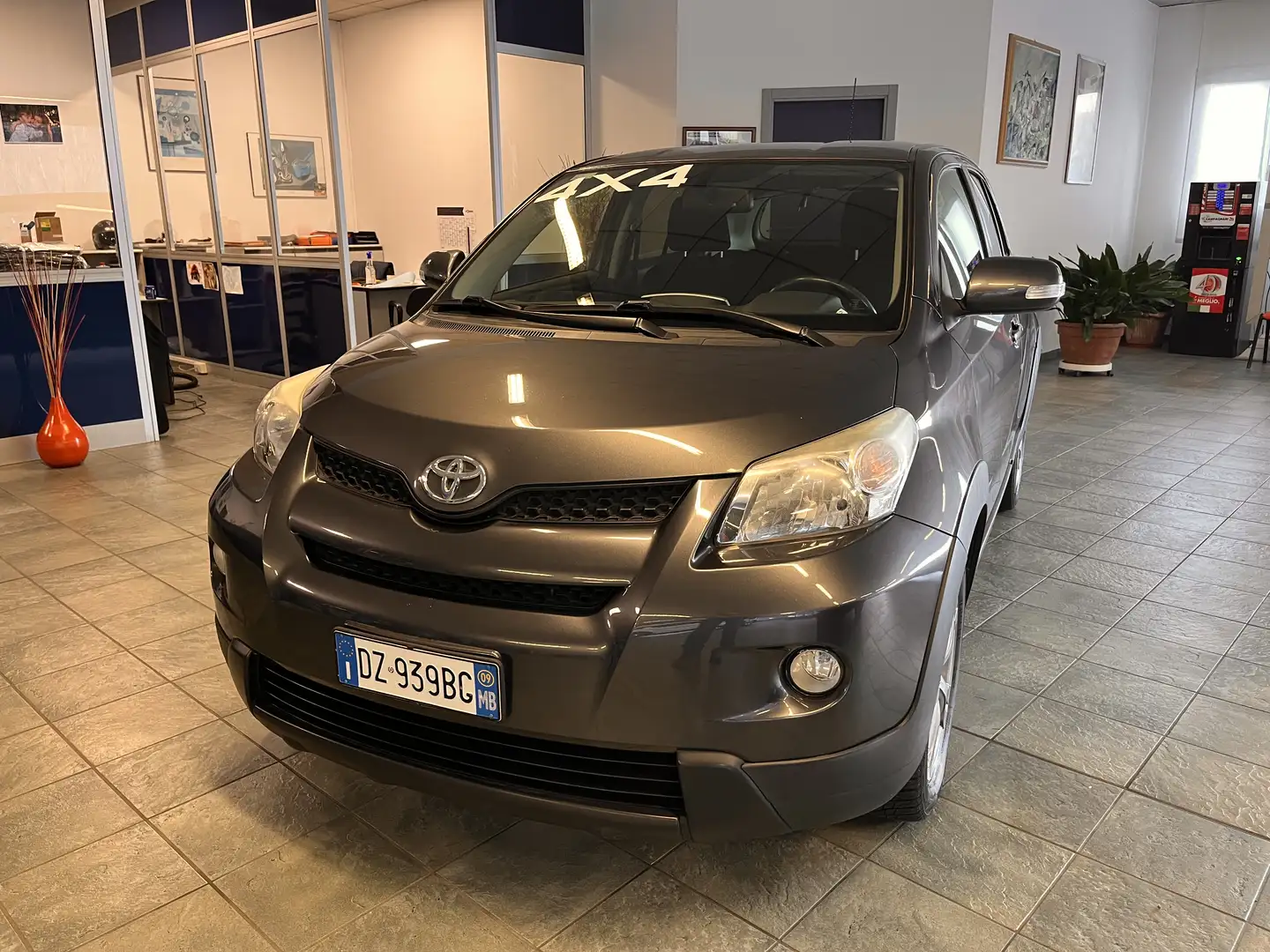 Toyota Urban Cruiser 1.4 d-4d 4X4 Luxury Gris - 1