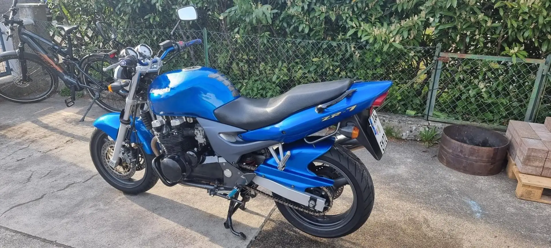 Kawasaki ZR - 7 ZR750F Blauw - 2