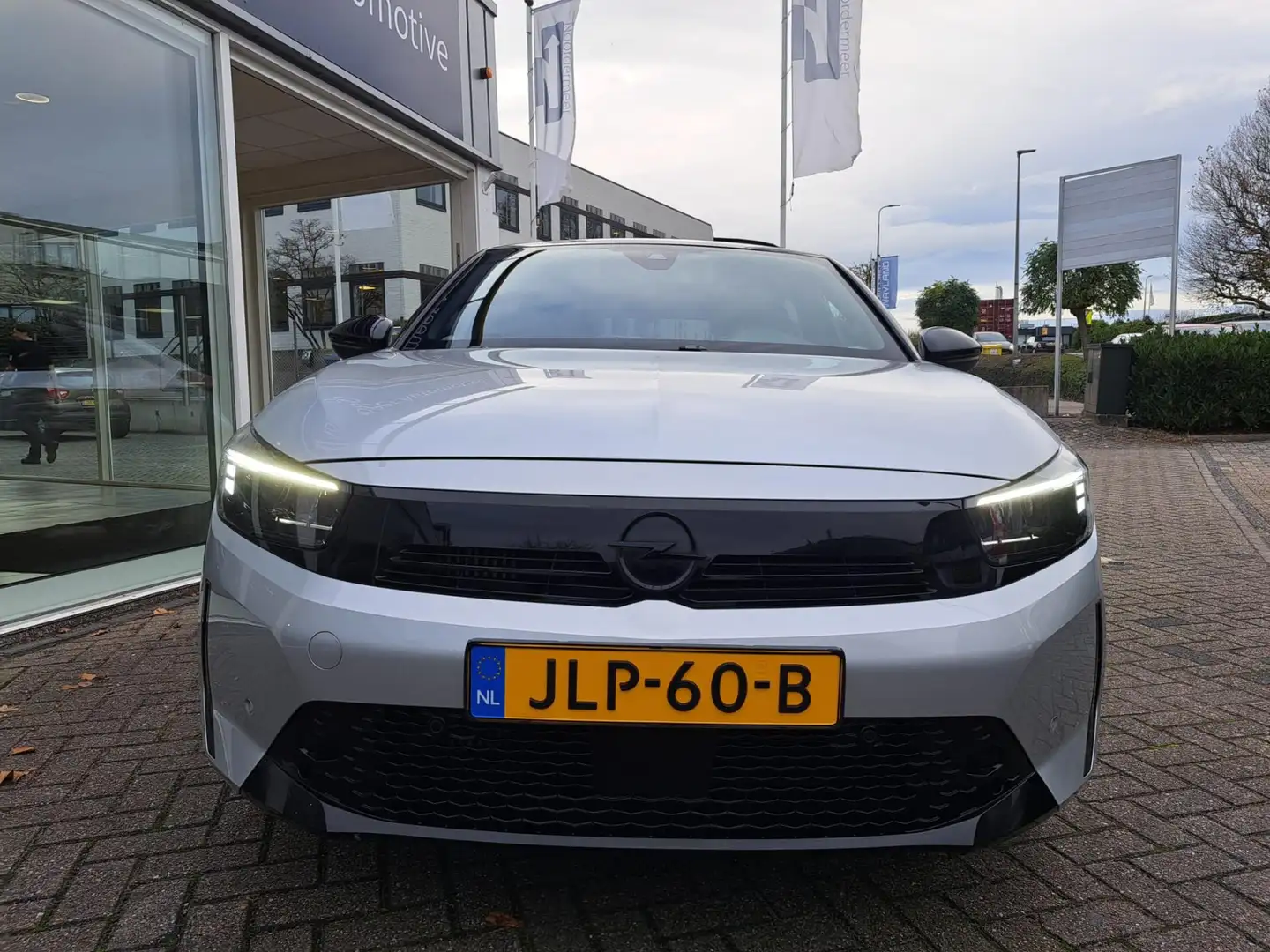 Opel Corsa 1.2 GS navigatie / camera / app / 130 pk Gris - 2